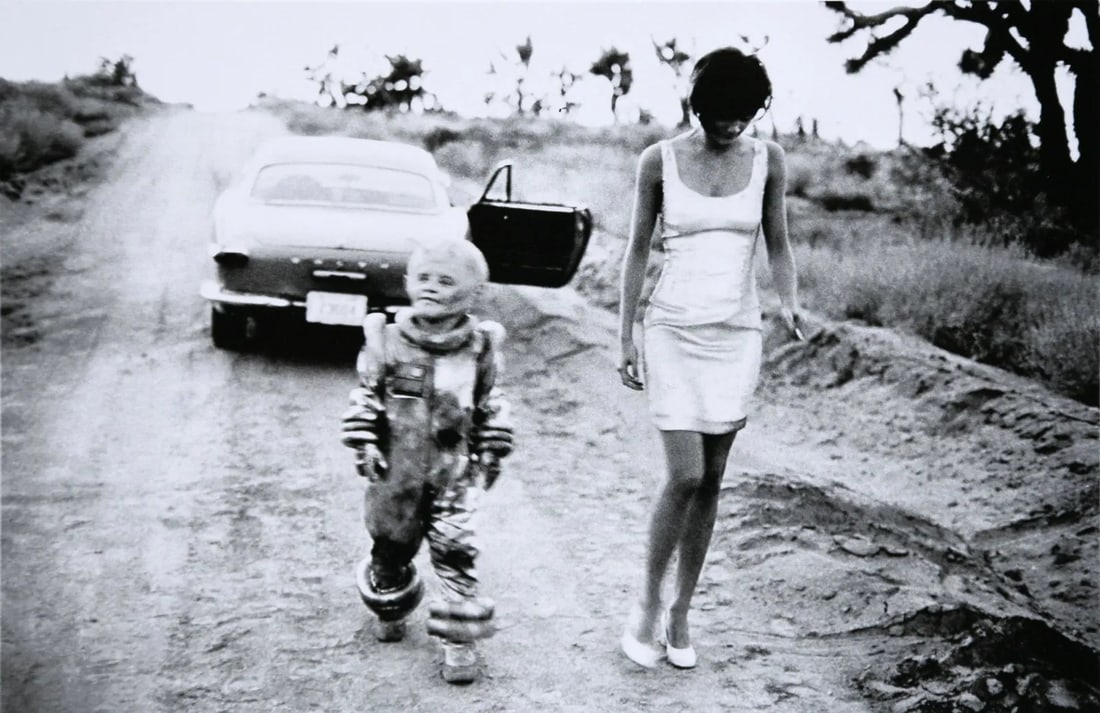 Peter Lindbergh - Christensen & Alien . El Mirage, California, 1990 (1 of 1)