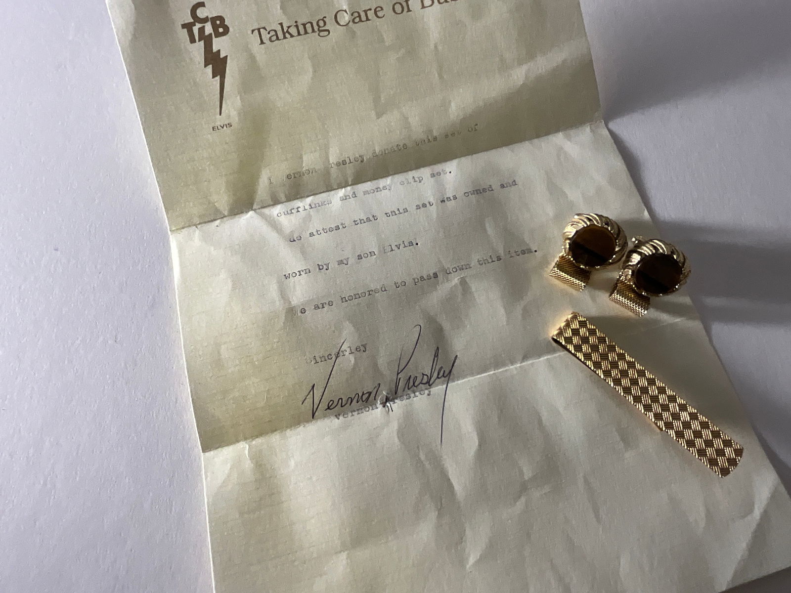 Elvis Presley owned/worn cufflinks and money clip TCB letter (1 of 2)