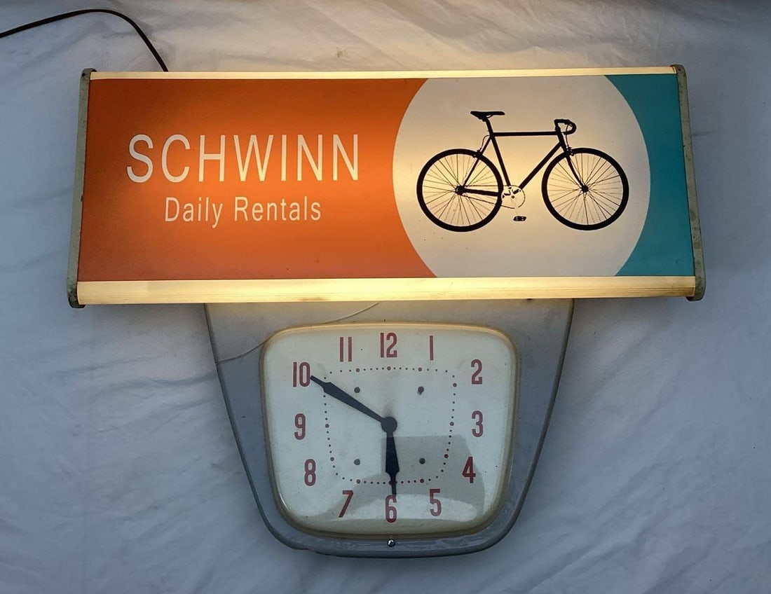 Schwinn Bicycle Lighted Clock (1 of 8)