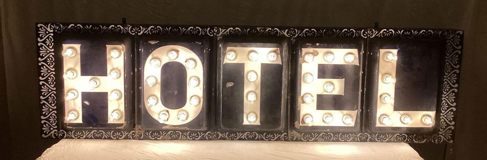 1900 Federal Electric Porcelain Hotel Sign w/ Light Bulbs (1 of 3)