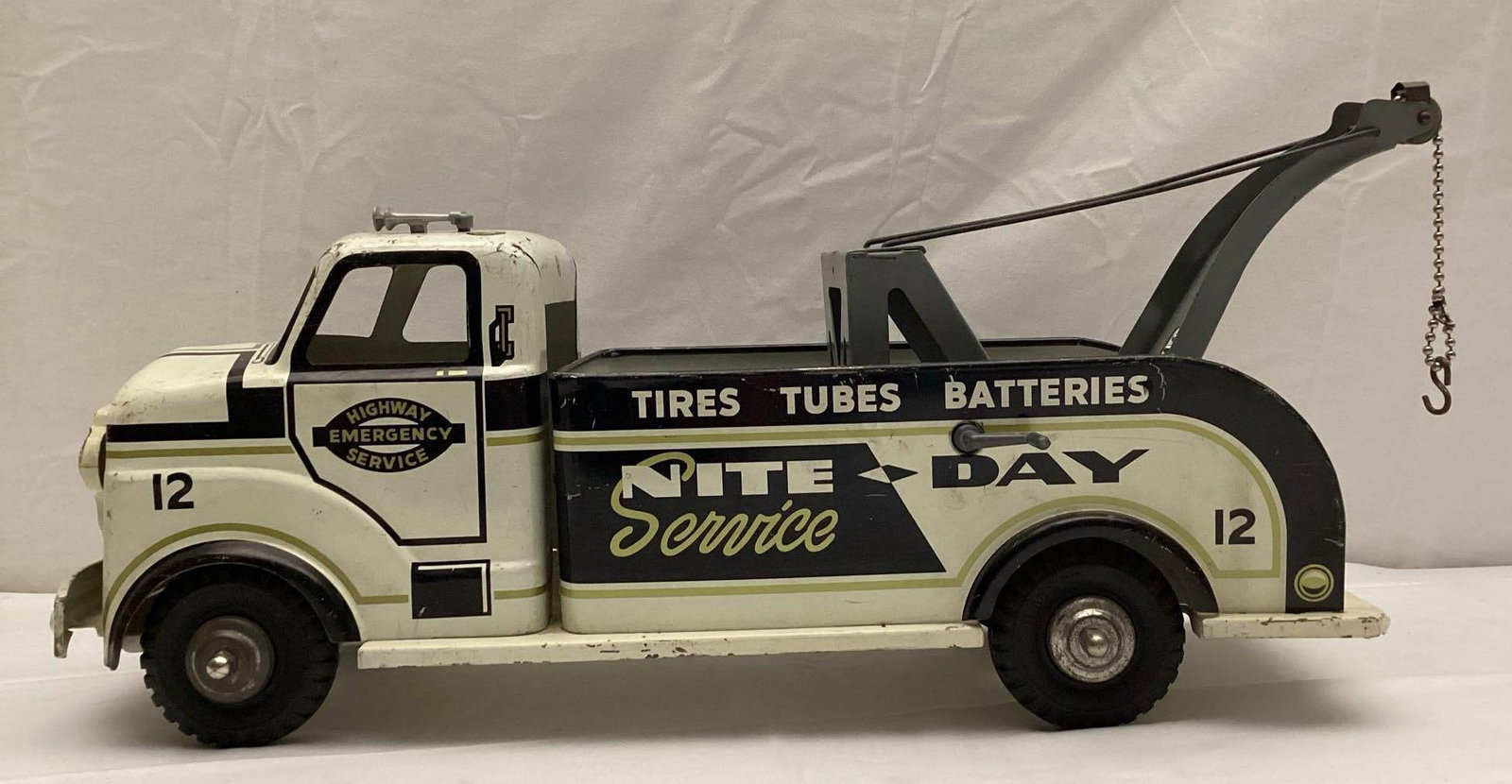 1950's Marx Nite & Day Toy Wrecker: 1950's Marx Nite & Day Toy Wrecker. Measures 18.5 x 9 x 7