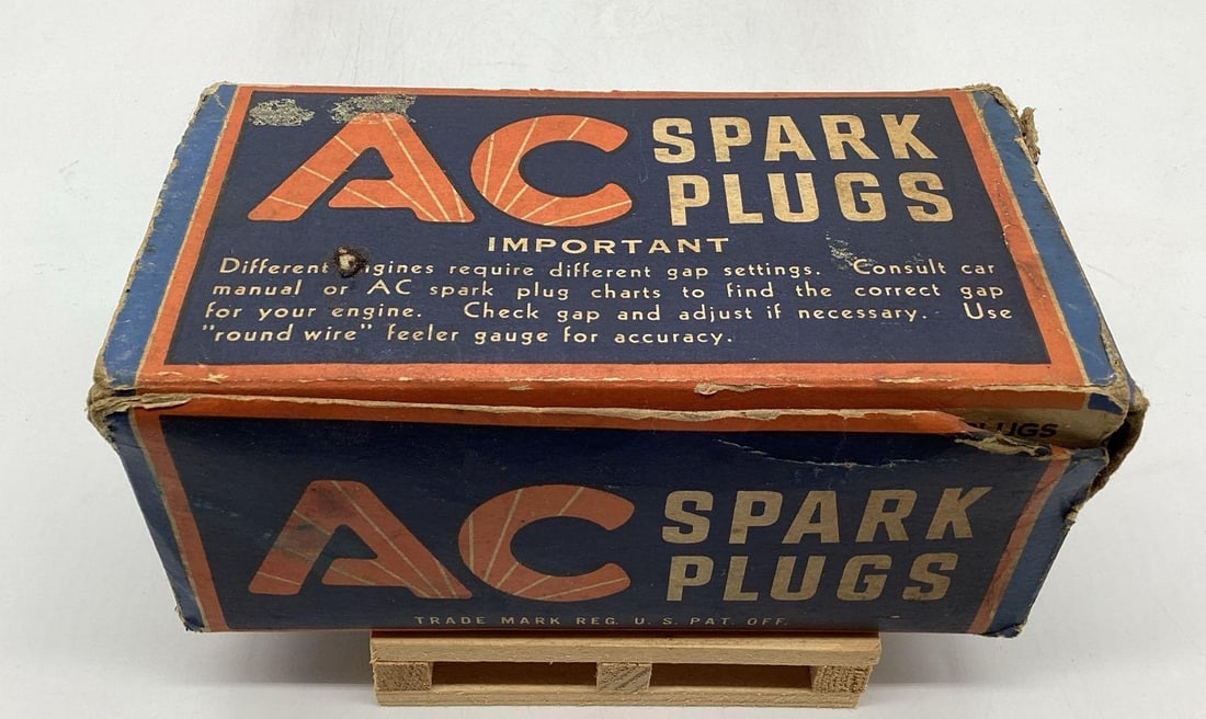 Early AC Delco Spark Plugs Case w/ 8 plug boxes (1 of 6)