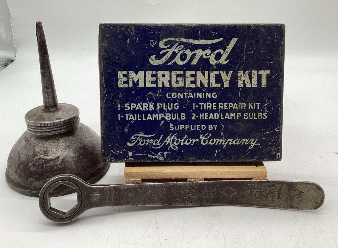 1920's Ford Emergency Kit, Wrench and Handy Oiler (1 of 7)