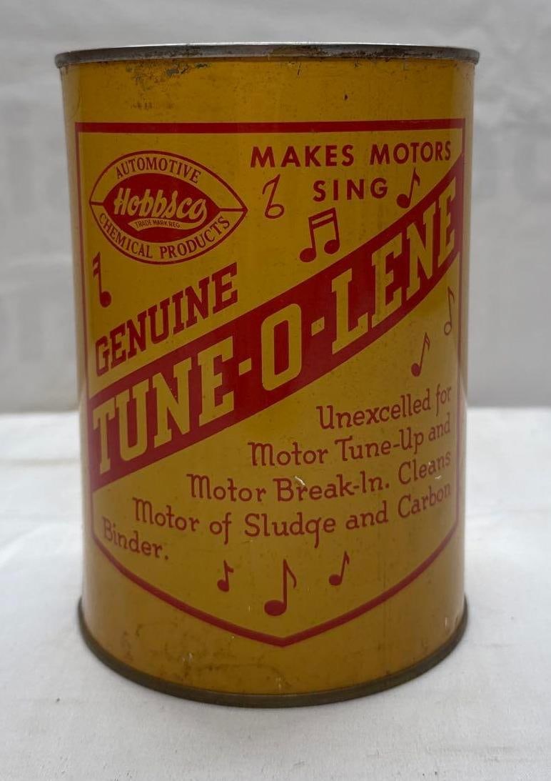 Tune-O-Lene Quart Oil Can: Tune-O-Lene quart oil can from the Hobb Swetnam Company of Wichita Falls, Texas. Reads "Makes Motors Sing" and features musical notes. Full quart presents with nice color and some wear. Measures 5.5"x