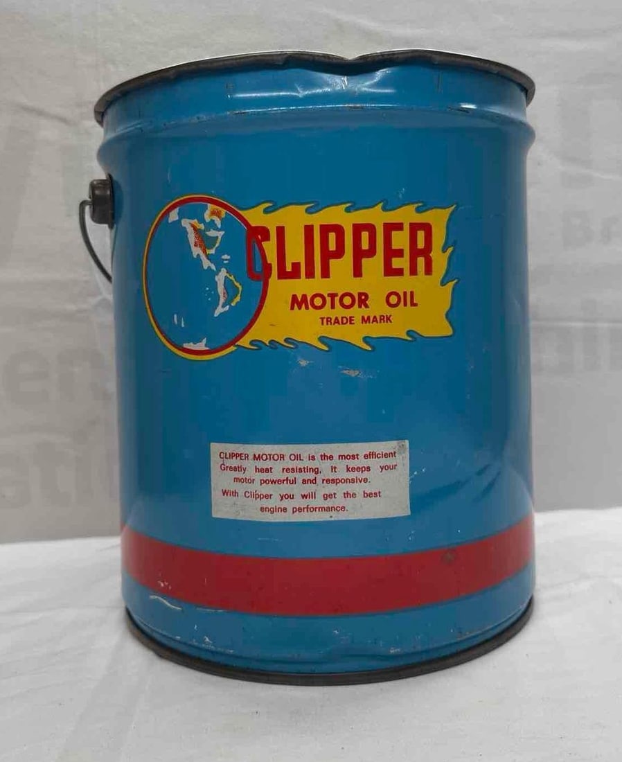 Clipper Motor Oil 10lb Pail: Clipper Motor Oil ten pound pail. Features North and South America nautical graphic. Presents with very nice color and light wear. Measures 10"x8"x8"