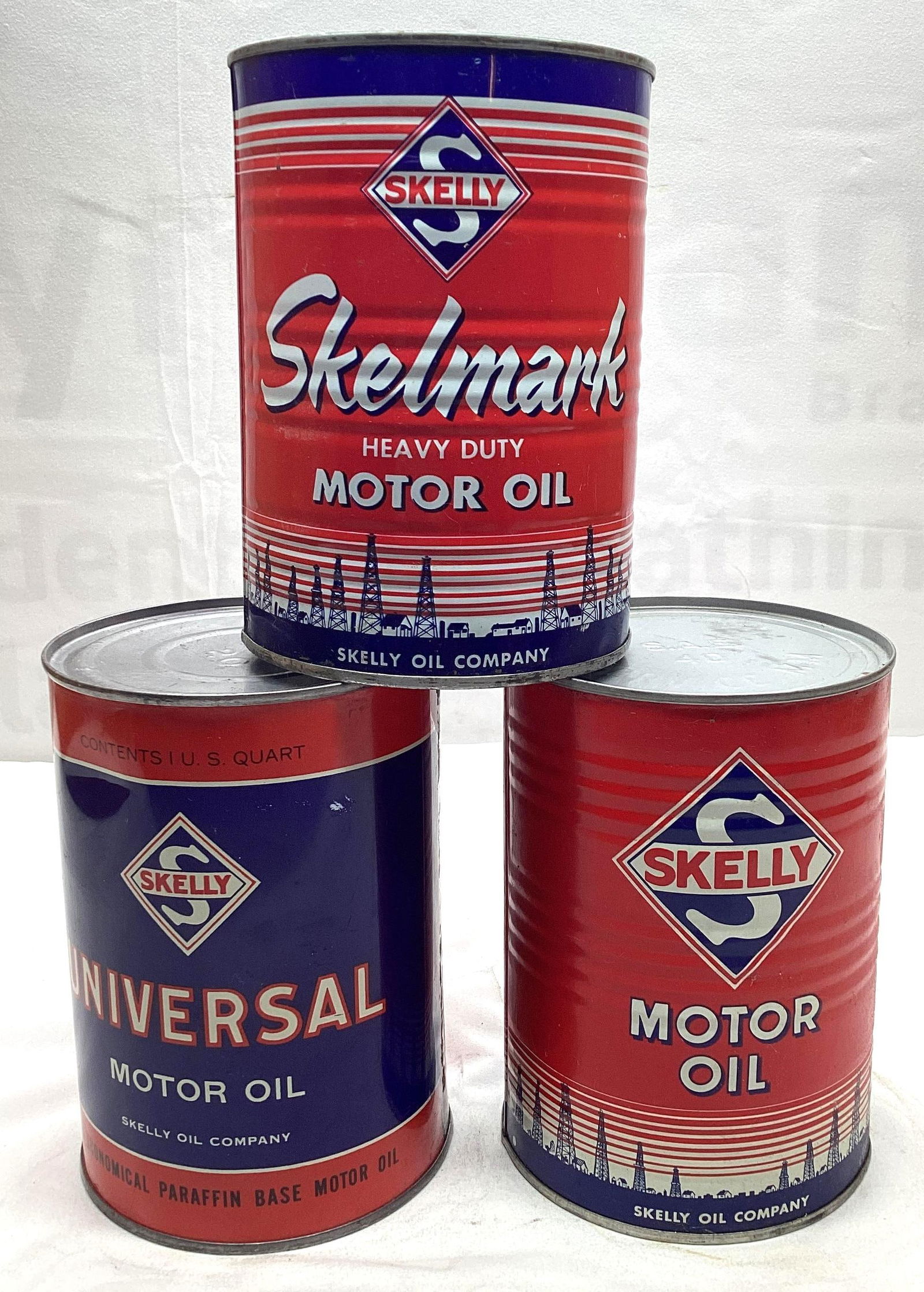 Three Skelly Quart Oil Cans (1 of 6)