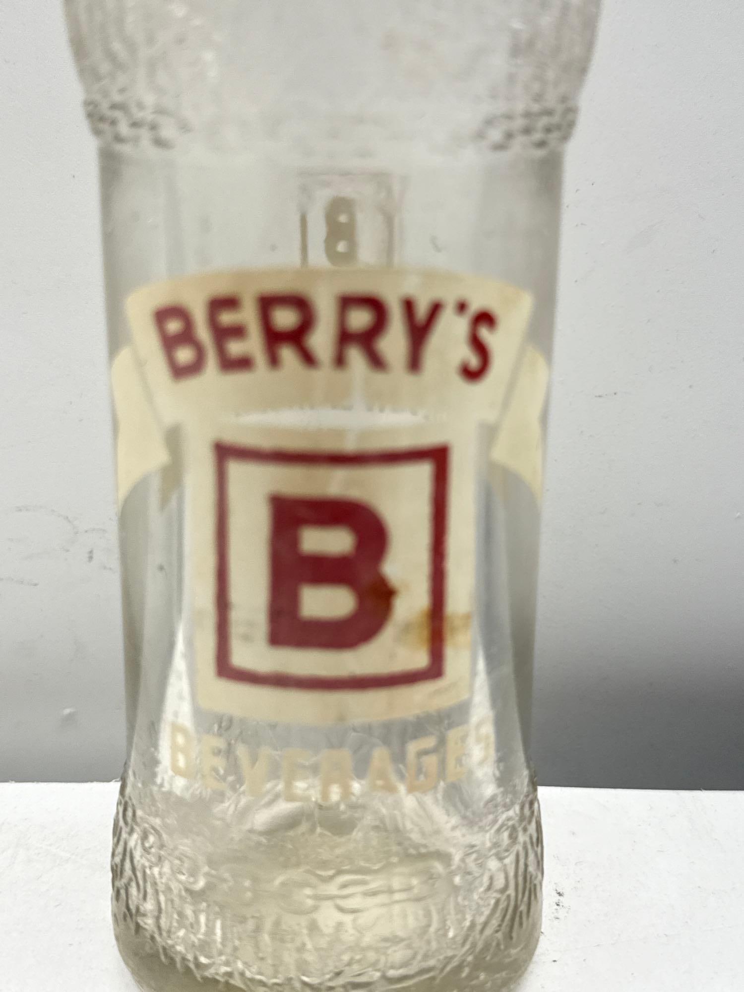 Berry's Be Square Art Deco Figural Soda Bottle Okmulgee, Oklahoma - 2