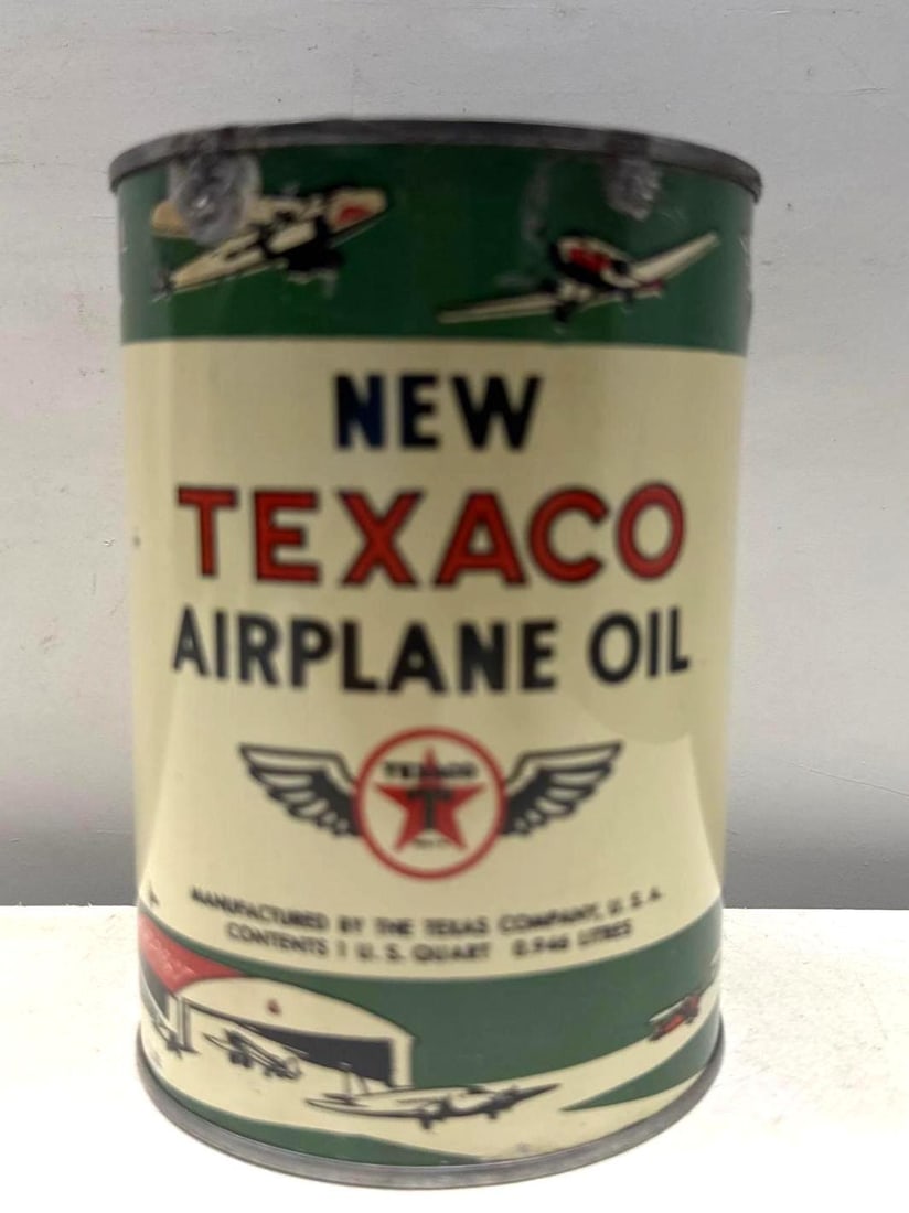 New Texaco Airplane Oil Quart Oil Can: New Texaco Airplane Motor Oil quart can? Features outstanding flying airplanes and airport graphics.? Presents with nice color, light wear and missing lid. The Texaco "Airport" quart is the most desir