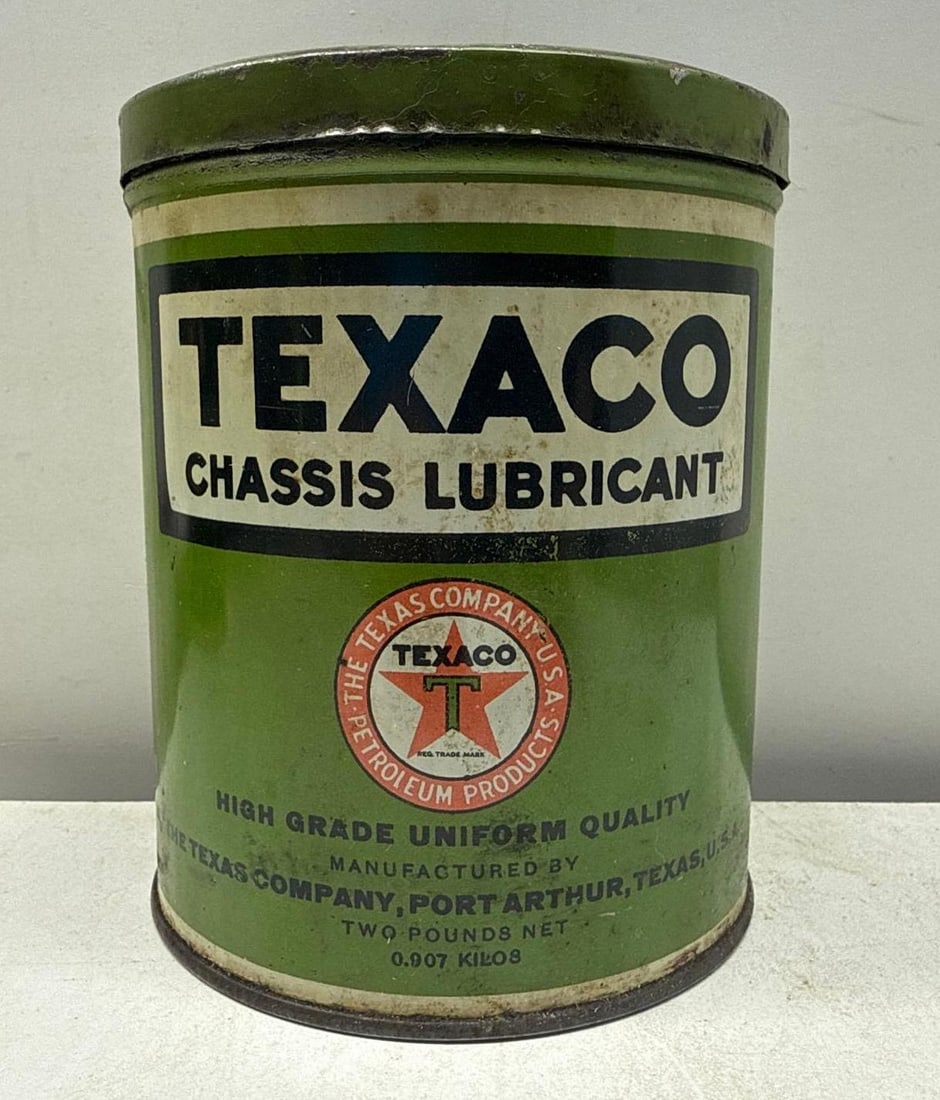 1920's Texaco Chasis Lubricant One Pound Grease Can: Texaco Chasis Lubricant One Pound Grease Can.? Nice rounded lid early tin dates to the 1920's and features early Texaco logo and product identification.? Presents with strong color and light wear.