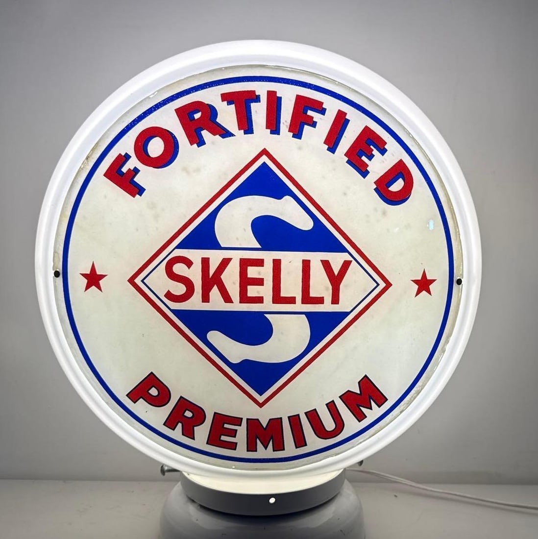 Skelly Fortified Premium 2 Star Gasoline Pump Globe (1 of 4)