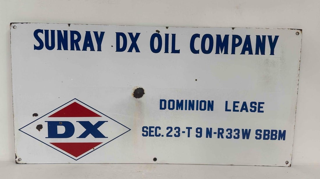 Sunray D-X Oil Company Porcelain Lease Sign: Sunray D-X single sided porcelain oil well lease sign.? Marks the Dominion lease and presents with nice color and some wear.? Measures 15x30.