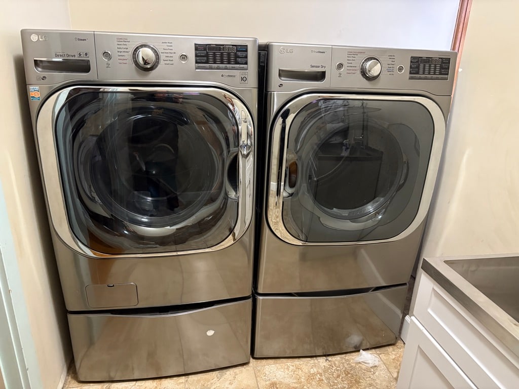 LG Washer & Dryer (1 of 10)