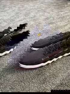 Givenchy Sneaker: Givenchy Sneaker. Size 44.