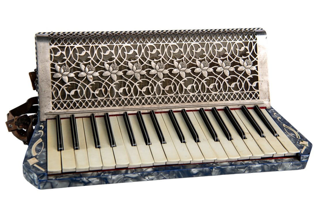 1940s Colibri Piano Accordion in Working Condition: Experience the timeless charm and exquisite craftsmanship of the Colibri Piano Accordion. A rare gem from the 1940s, this enchanting instrument resonates with the soul of classic music. Though a colle