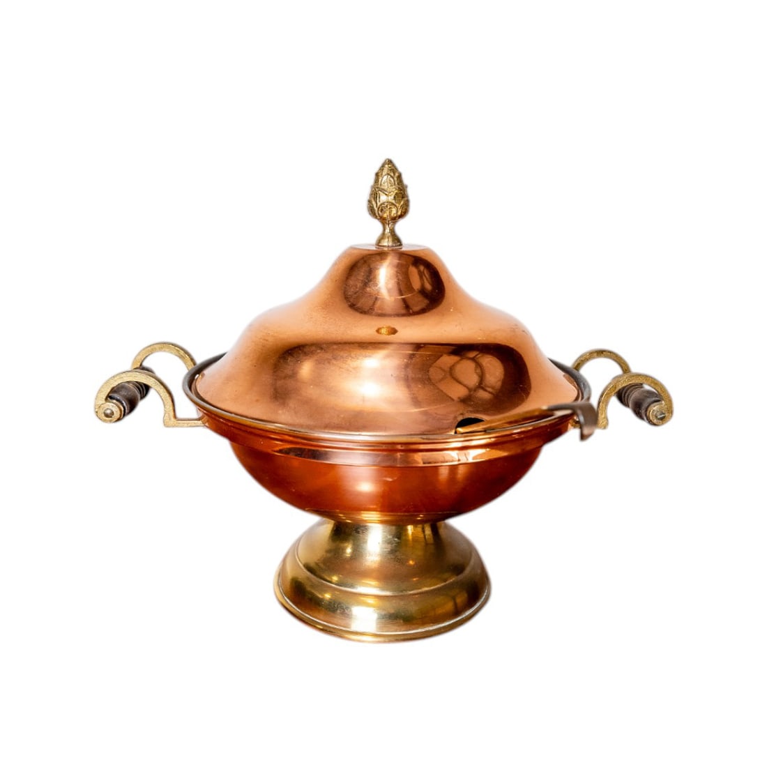 Antique Copper Soup Tureen With Lid & Serving Spoon: This Antique Copper Soup Tureen with a lid and serving spoon showcases elegant craftsmanship and timeless charm. Measuring 12.2" (31 cm) in height, 14.5" (37 cm) in length with handles, and 10.5" (26.
