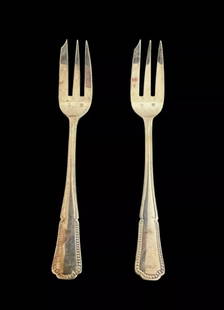 #1 Lot Antique Silver Plated Christofle Flatware Seafood Dessert Forks Fork Set of 2 #1Lot: This set of two Christofle seafood dessert forks measuring at 6 1/2" Length, dating from the 1900c era is a stunning addition to any collection. The elegant Louis XV style and silverplate composition