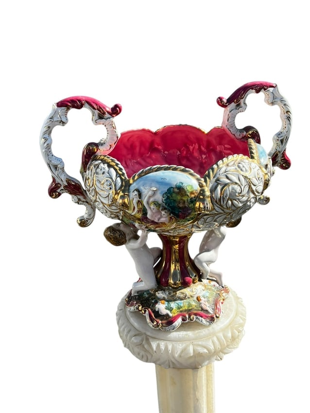 Antique Italian Capodimonte Porcelain Centerpiece Vase: Antique Italian Capodimonte Porcelain Centerpiece Vase. This exquisite Italian Capodimonte porcelain centerpiece vase is a stunning display of artistry and craftsmanship. Measuring approximately 17" H