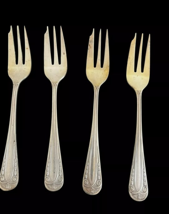 #2 Lot - Antique Silver Plated Christofle Flatware Seafood Dessert Forks Fork Set of 4 #2 Lot: This set of four Christofle seafood dessert forks measuring at 6 1/2" Length, dating from the 1900c era is a stunning addition to any collection. The elegant Louis XV style and silverplate composition