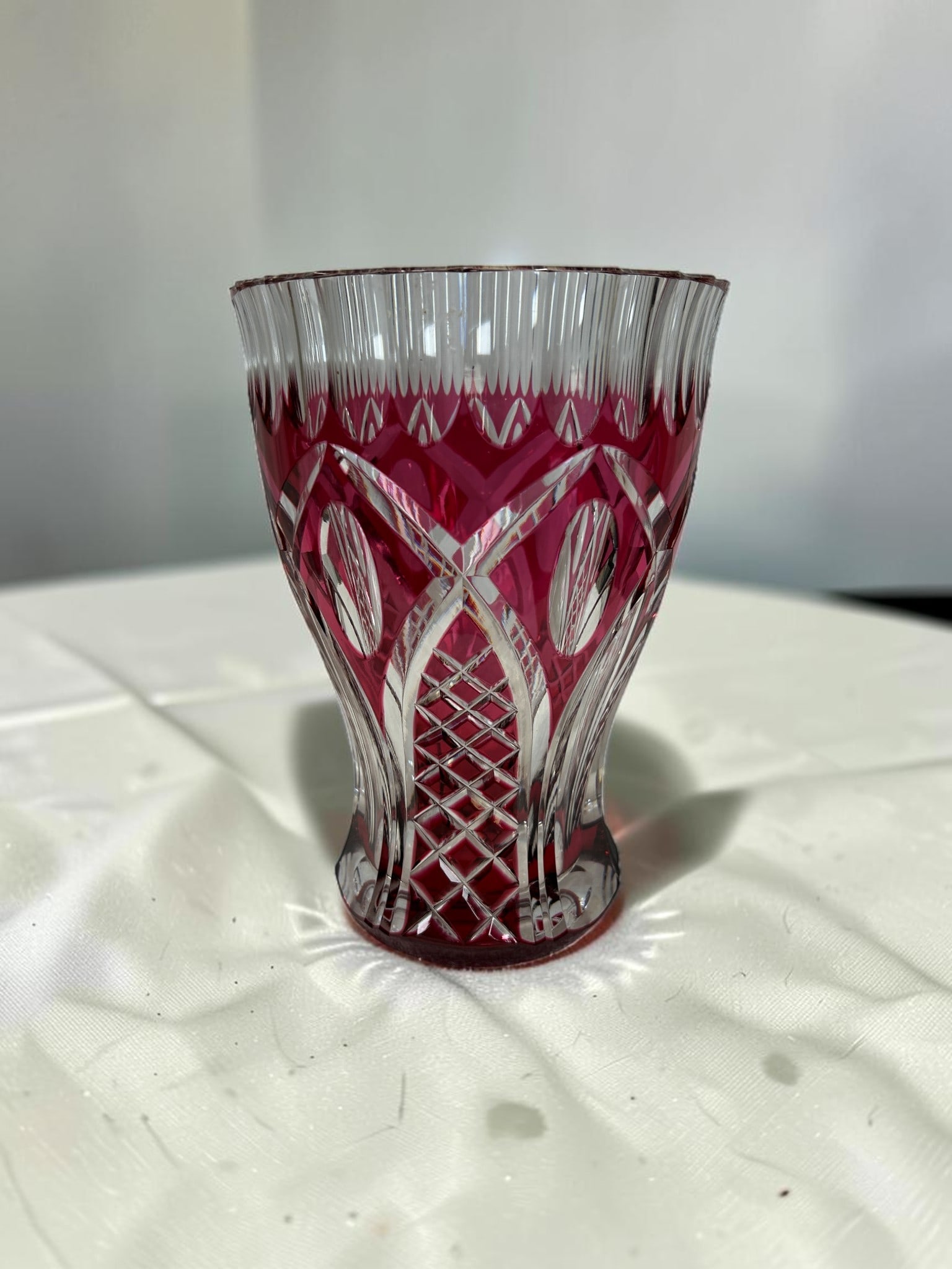 Antique VAL SAINT LAMBERT Crystal Cranberry Cut Glass Vase Signed: This elegant antique VAL SAINT LAMBERT crystal cranberry cut glass vase from the showcases exceptional Belgian crystal craftsmanship with richly detailed cut-to-clear decoration and a vibrant cranberr