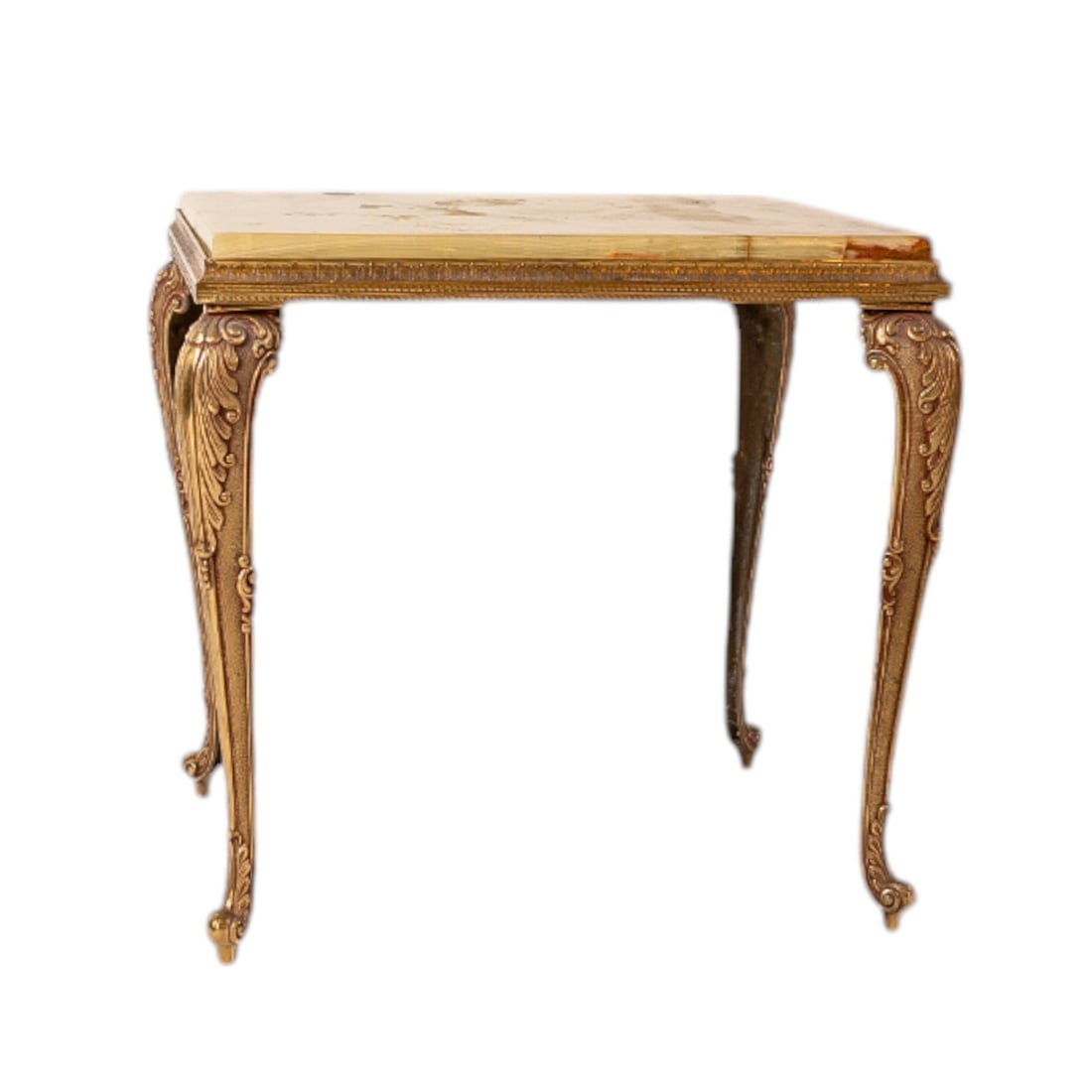 20th Century Antique French Hollywood Regency Gilt Brass and Onyx Side Lamp Table: This stunning 20th-century French Hollywood Regency side lamp table features an elegant gilt brass frame with beautifully curved cabriole legs, embodying timeless sophistication. The luxurious onyx ma