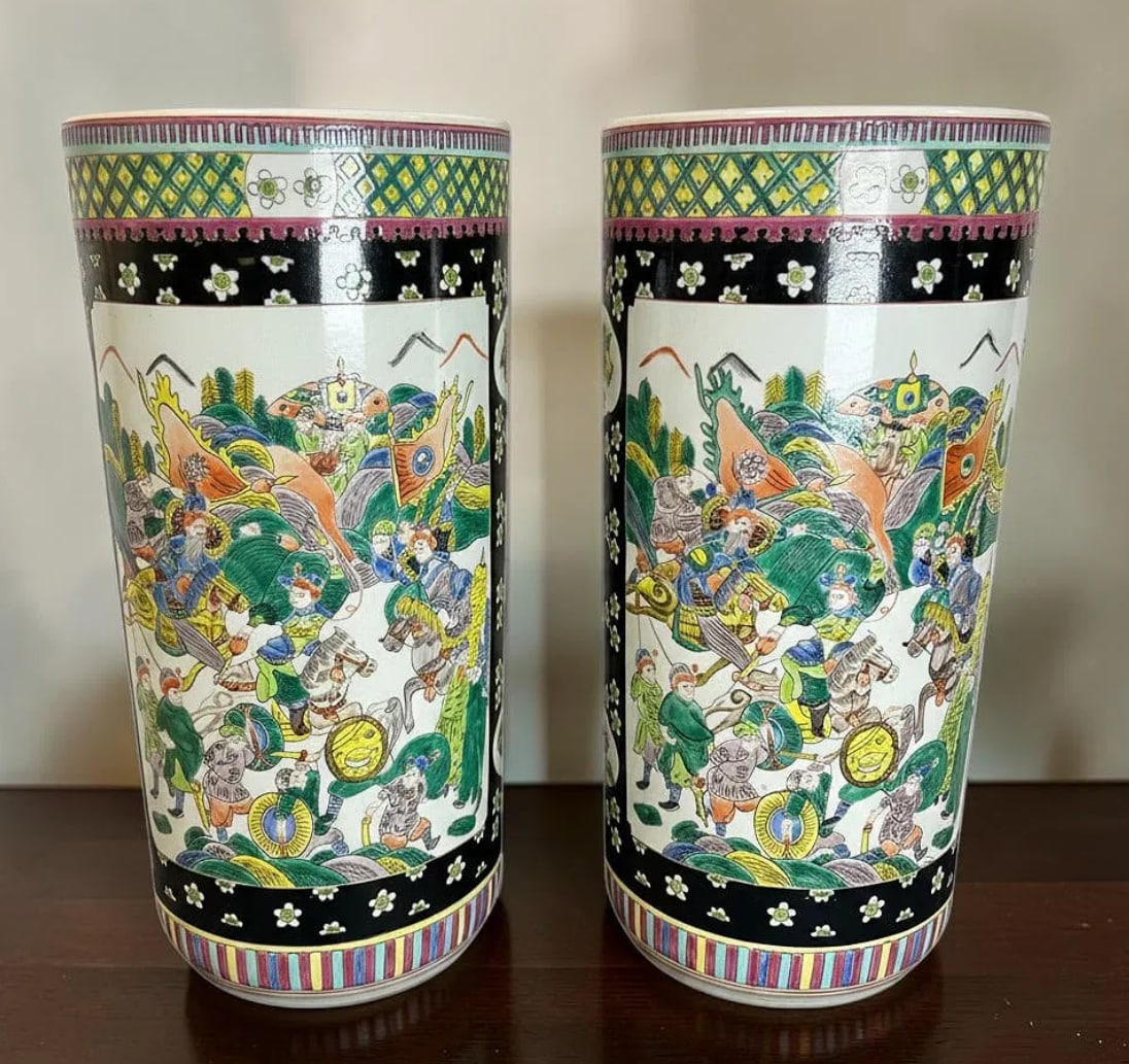Qing Dynasty Style Chinese Famille Noire Porcelain Umbrella Stands Vases: This striking pair Qing Dynasty Style Chinese Famille Noire porcelain umbrella stands or floor vases features richly detailed hand-painted figural battle scenes rendered in vibrant polychrome enamels 