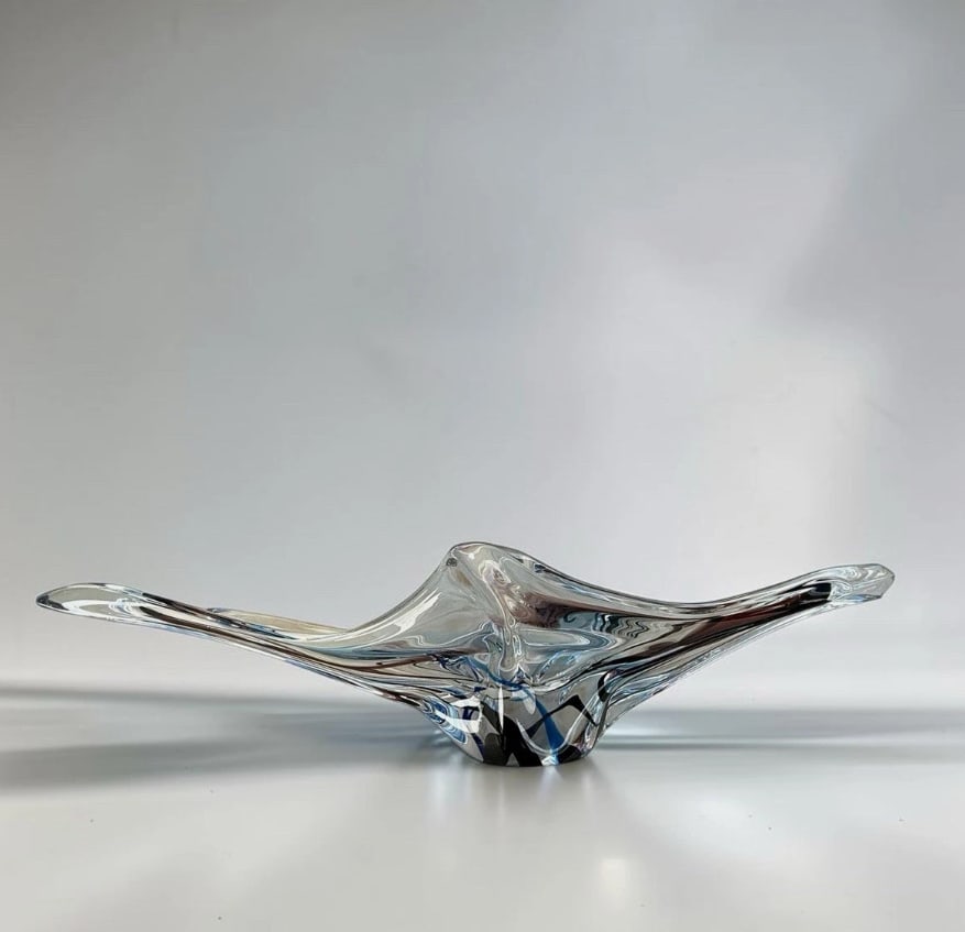 Large Mid Century Val Saint Lambert VSL Crystal Centerpiece Bowl Abstract Art Glass Sculpture: Striking mid-century Val Saint Lambert VSL crystal centerpiece bowl featuring a dramatic free-form silhouette with sweeping elongated sides. The clear crystal is accented with fluid blue details, crea
