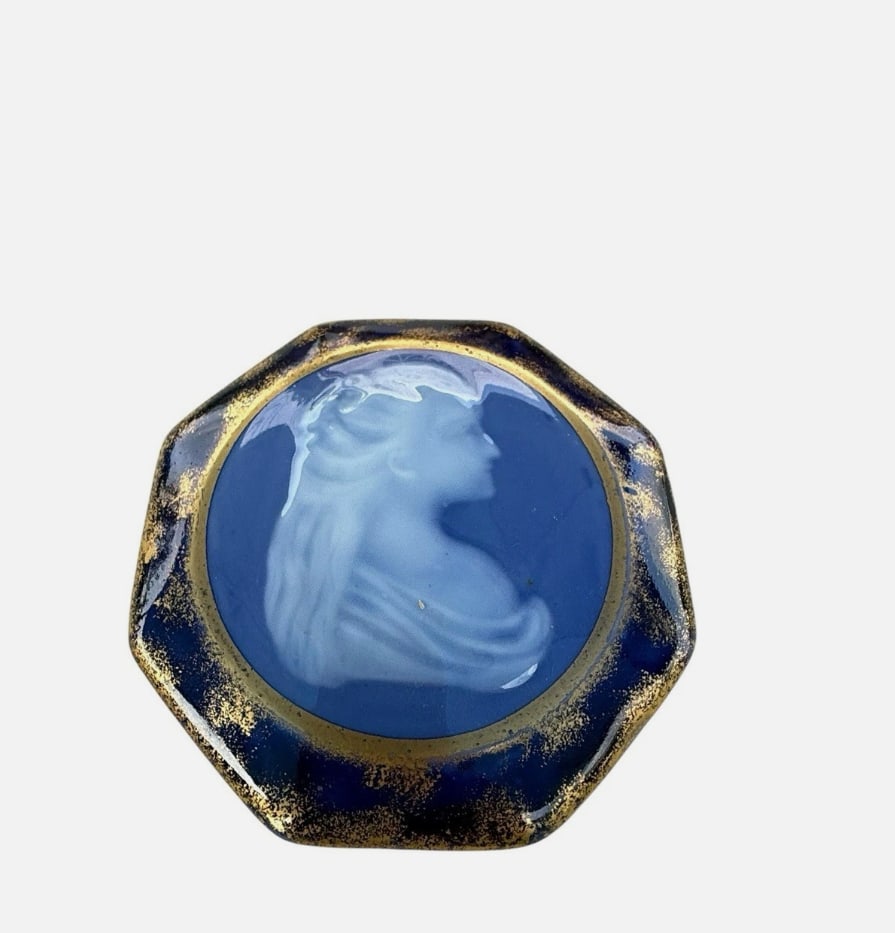 Vintage P. Pastaud Limoges Enamel Female Portrait Trinket Box Cobalt Blue 4”: Elegant vintage French enamel trinket or jewelry box by P. Pastaud of Limoges. The octagonal box features a raised pale-blue female portrait in profile against a rich cobalt-blue ground, surrounded by