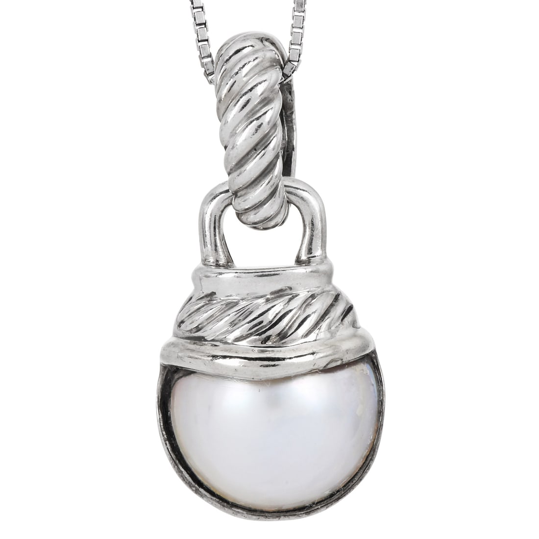David Yurman Mabe Pearl Sterling Silver Cable Design Pendant 7 Grams: David Yurman Mabe Pearl Sterling Silver Cable Design Pendant, 7 Grams Product Description:David Yurman classic Cable design and craftsmanship enhance this Mabe Pearl pendant. Measuring 32mm and 15mm i