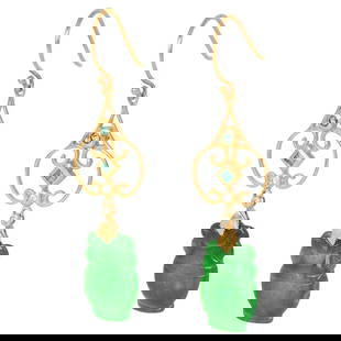 Estate Diamond 4.72ct Emerald Jade 9K Yellow Gold Carved Dangle Drop Earrings: Estate Diamond Emerald Jade 9K Yellow Gold Carved Dangle Drop Earrings with Hook Backs Product Description: Radiating timeless elegance and artisanal craftsmanshi