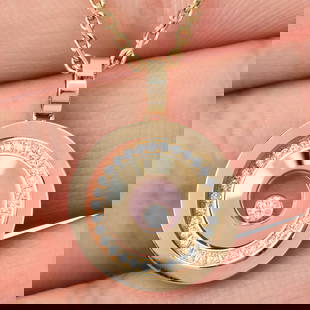 Chopard Happy Spirit Diamond 18K Yellow Gold Pendant Necklace 8.3 Grams: Chopard Happy Spirit Diamond 18K Yellow Gold Pendant Necklace Product Description: Celebrate timeless elegance with this exquisite Chopard Happy Spirit Pendant Neck