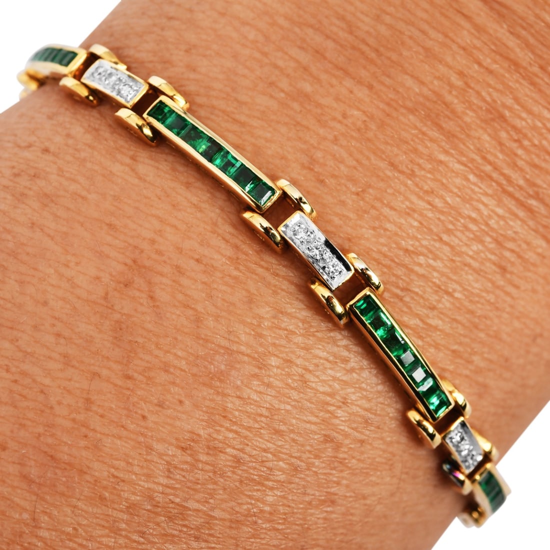 Emerald 2.85ct Diamond 18K Yellow Gold Tennis Bracelet 12.5 Grams: 18K Yellow Gold Emerald & Diamond Tennis Bracelet This refined vintage emerald and diamond tennis bracelet is expertly crafted in 18K yellow gold and designed in a chic fancy lin