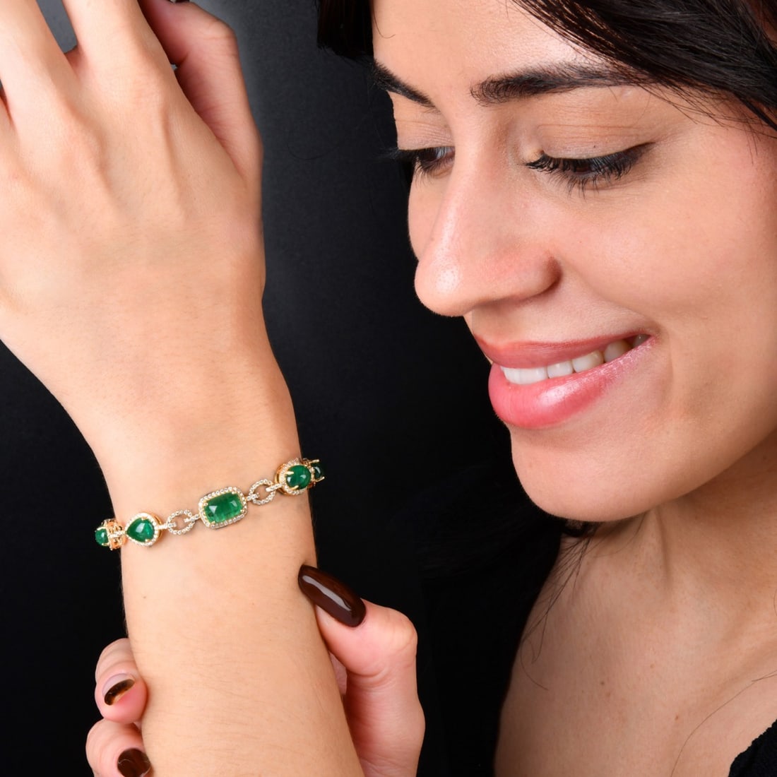 Emerald 13.43ct Diamond 14K Yellow Gold Cabochon Link Halo Bracelet 15.69 Gramss: Emerald & Diamond Cabochon Link Halo Bracelet 14K Yellow Gold Description: This elegant cabochon link halo bracelet is beautifully crafted in solid 14K yel