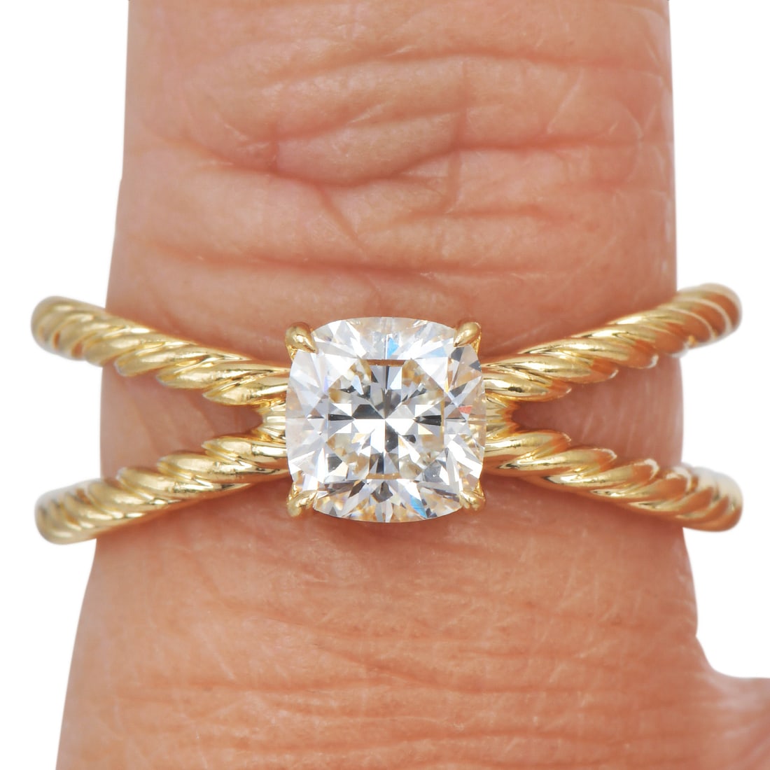 David Yurman GIA 0.81ct Diamond 18K Yellow Gold Crisscross Band Ring 4.5 Grams: David Yurman GIA Diamond 18K Yellow Gold Crisscross Band Ring Brand: David Yurman Metal: 18K Yellow Gold Ring Size: 5.75 Total Weight: Approximately 4.5 grams Primary Stone: GIA Certified Diamond