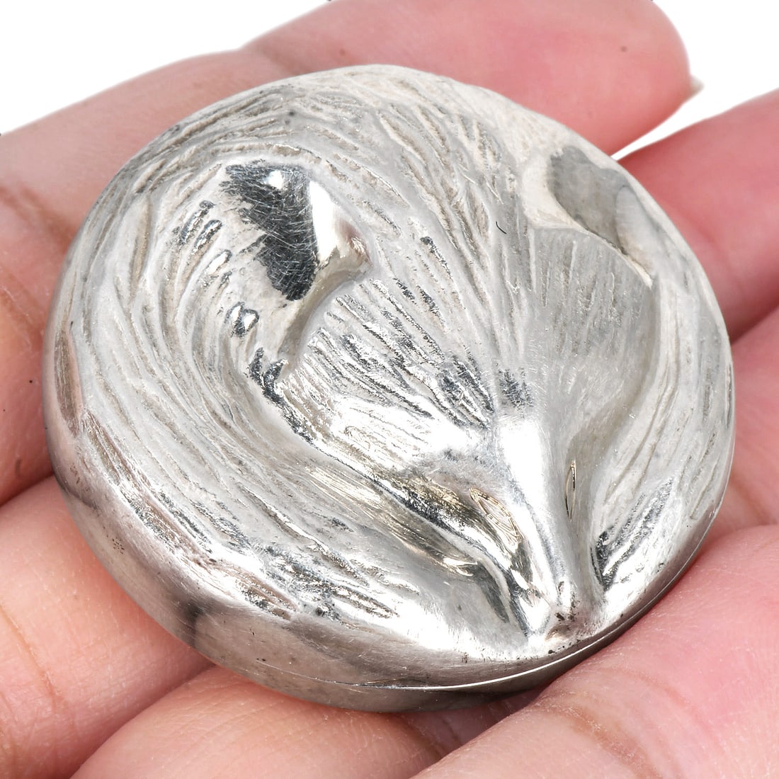 Marina B Sterlign Silver Wolf Design Pill Box 22.4 grams: Marina B Sterling Silver Wolf Design Pill Box Brand: Marina B Metal: Sterling Silver Measurements: Approximately 1.5 inches across Total Weight: Approximately 22.4 grams Design: Wolf Design Pill Box