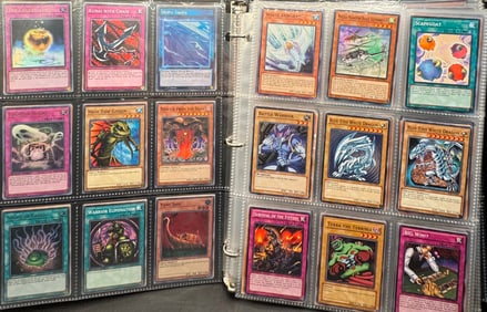 YuGiOh Holo , Blue Eyes White Dragon Trading Cards Binder