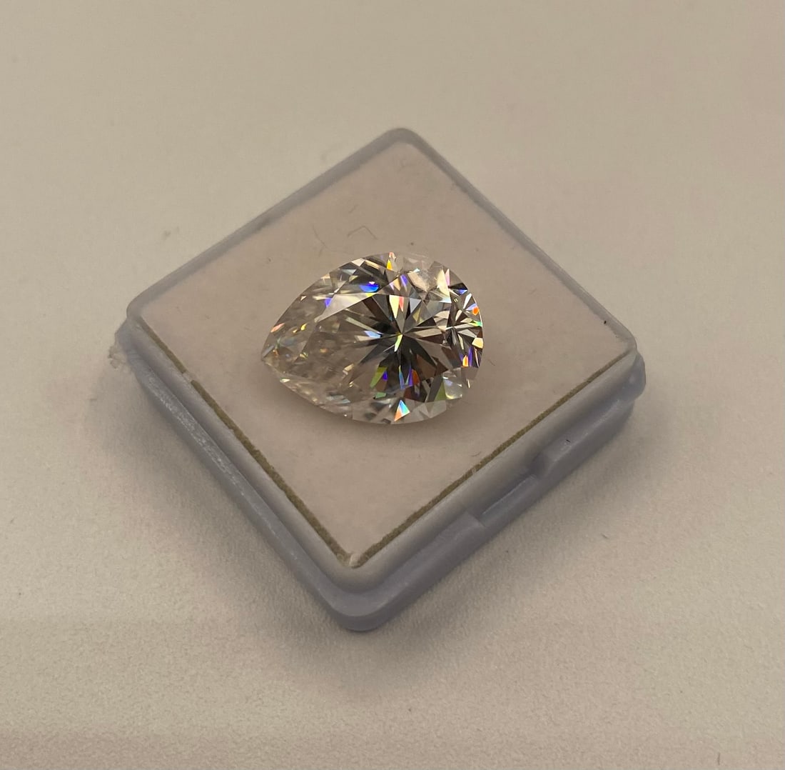 Pear Shape VVS Moissanite Stone 10 Carats (1 of 2)