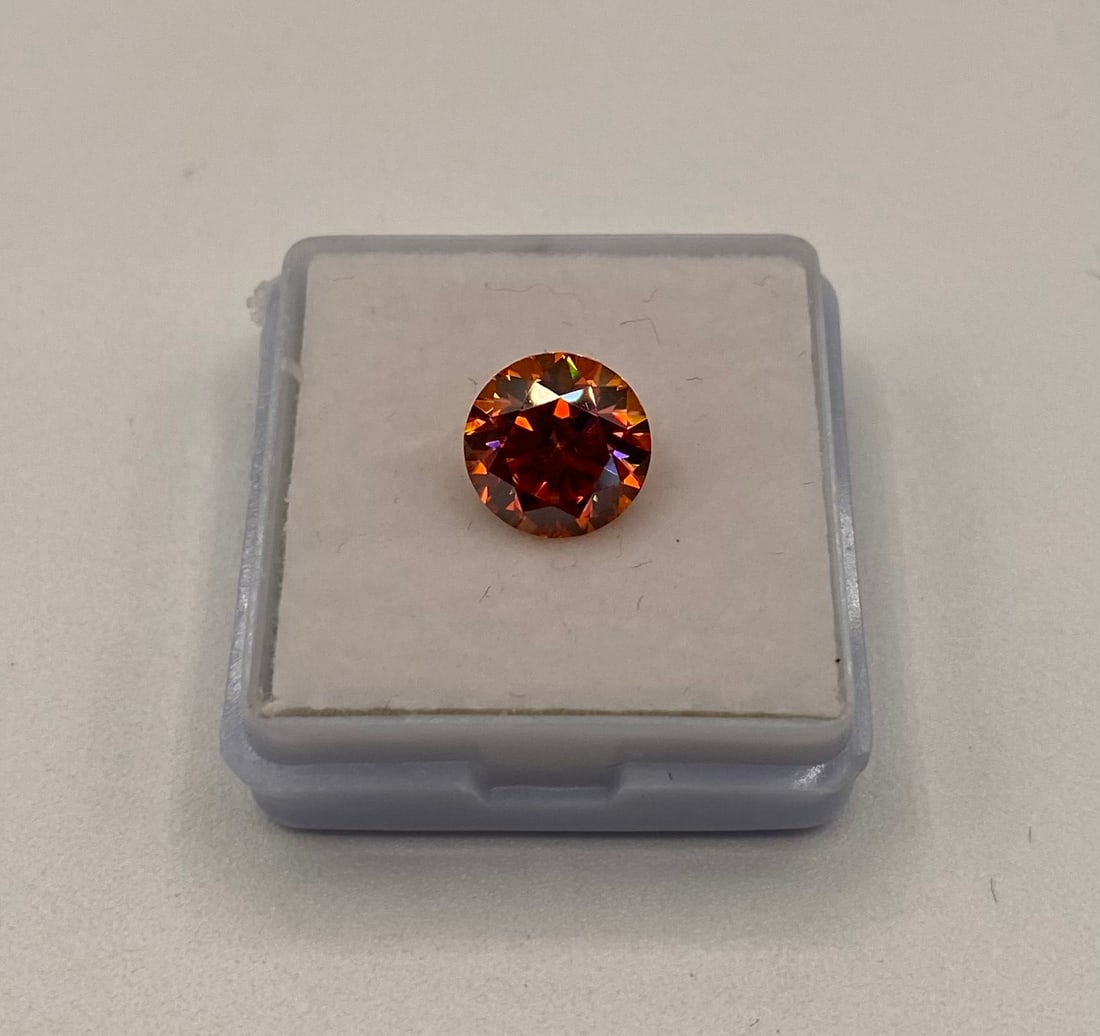 Garnet VVS Moissanite Stone 3 Carats (1 of 3)