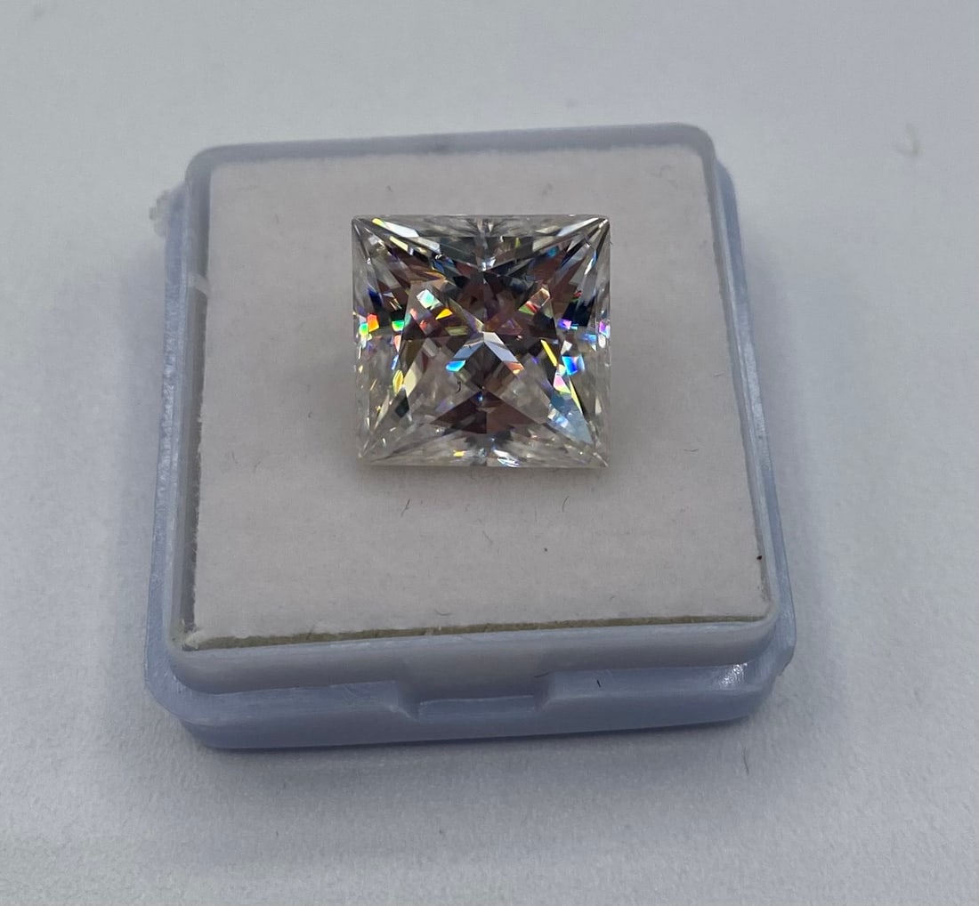 Princess Cut 10 Carats VVS Moissanite Stone (1 of 3)