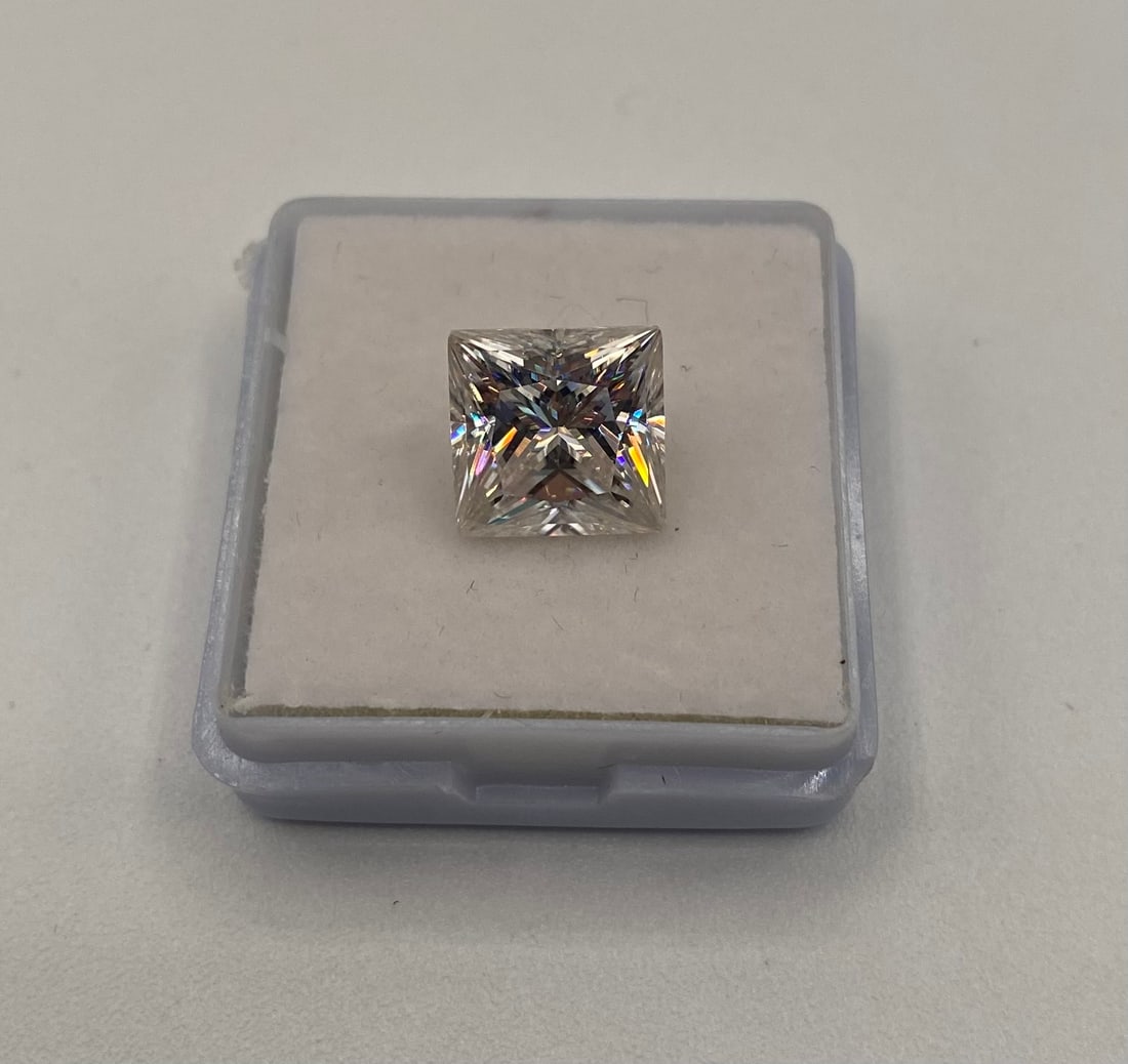 Princess Cut 5 Carats VVS Moissanite Stone (1 of 2)