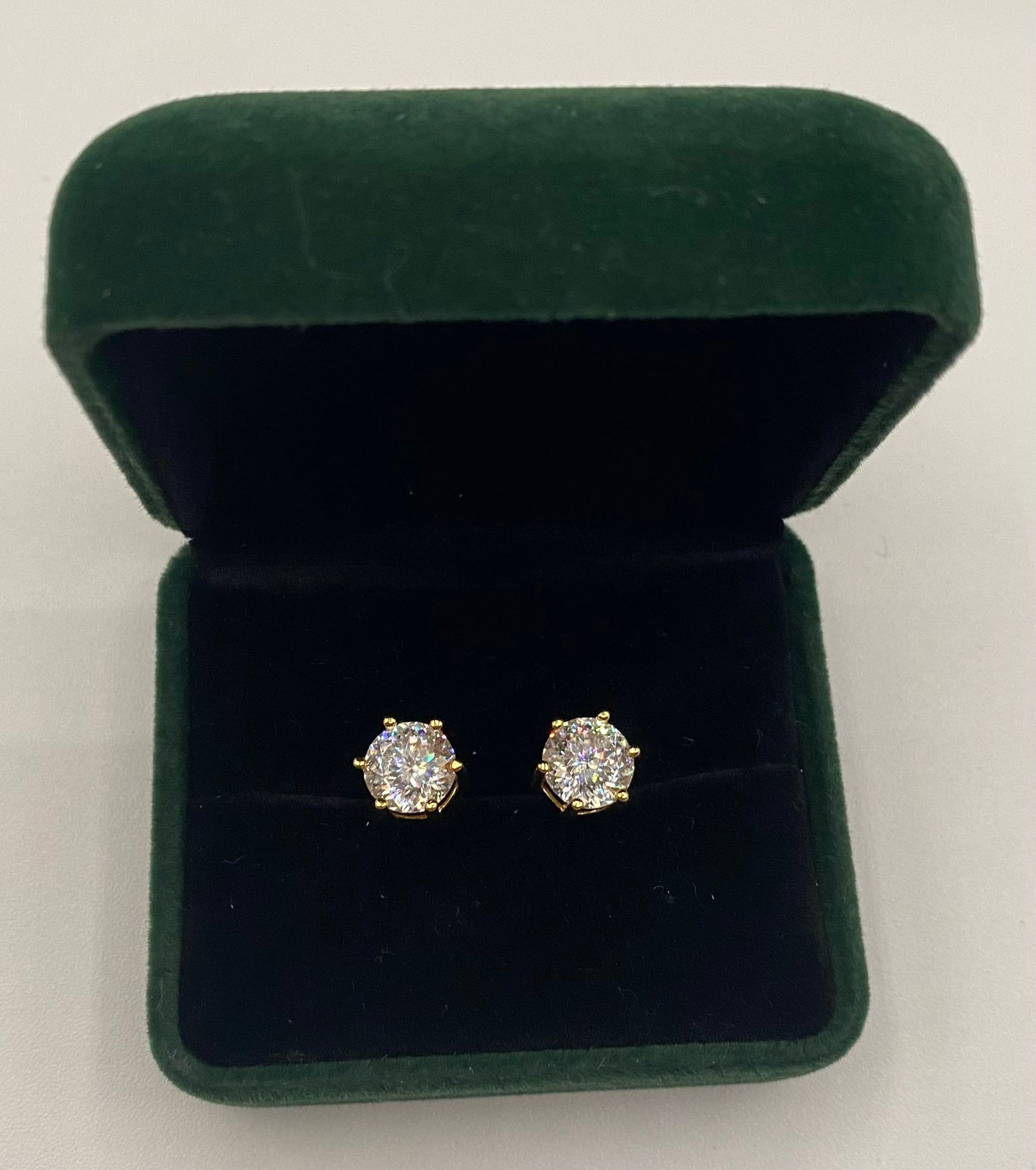 2 Carats VVS Moissanite Earrings (1 of 2)