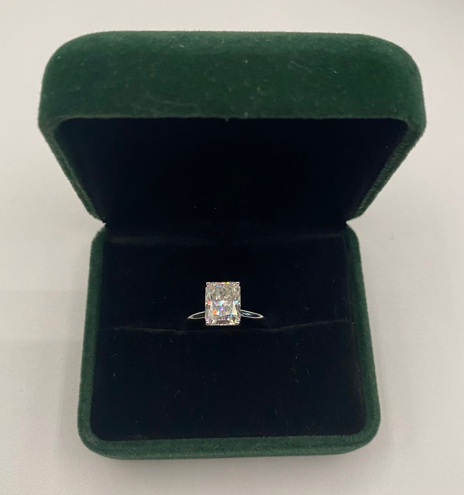 Radiant 3 Carats VVS1 Ring (1 of 2)