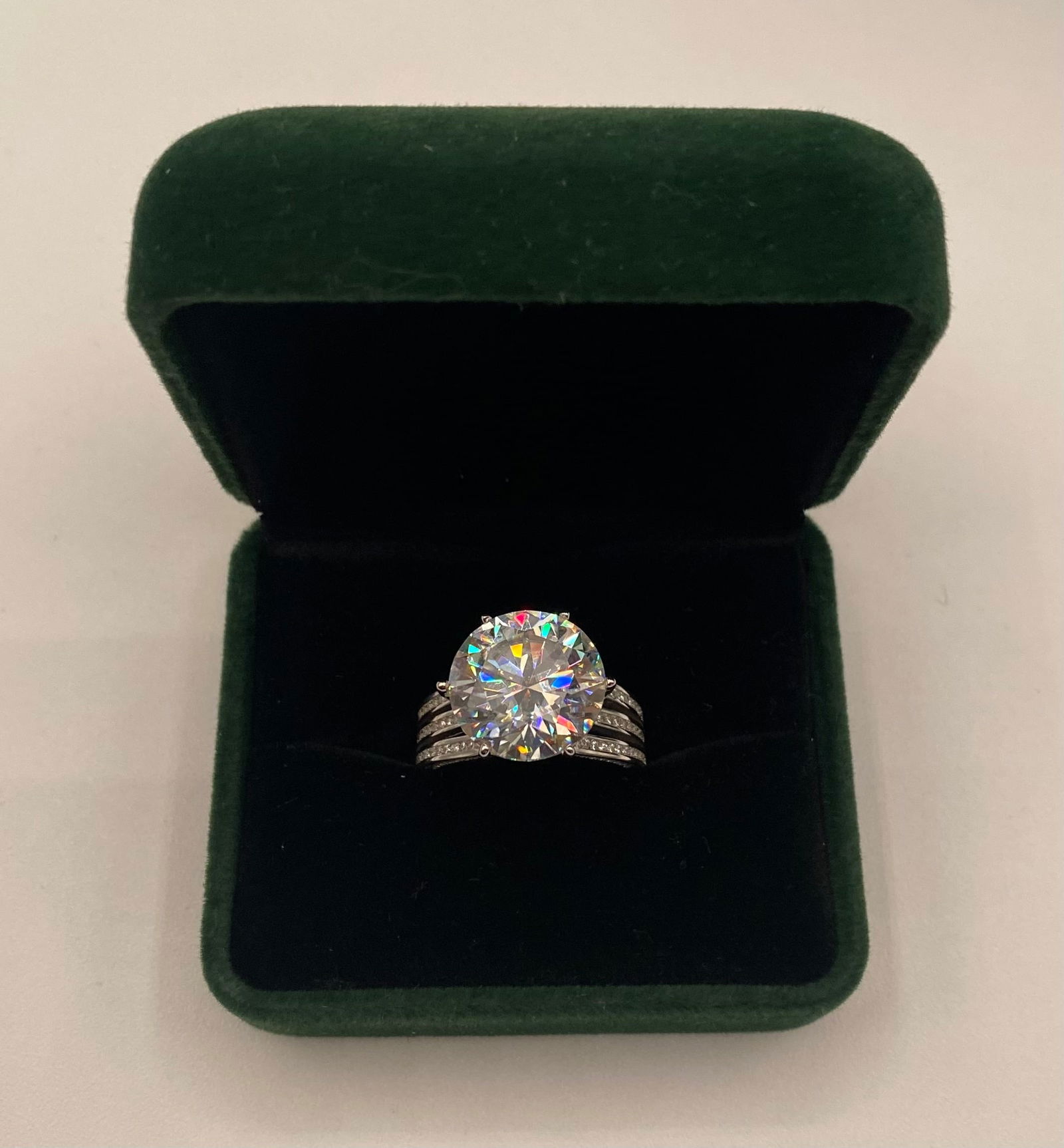 10 Carats VVS1 Ring (1 of 2)