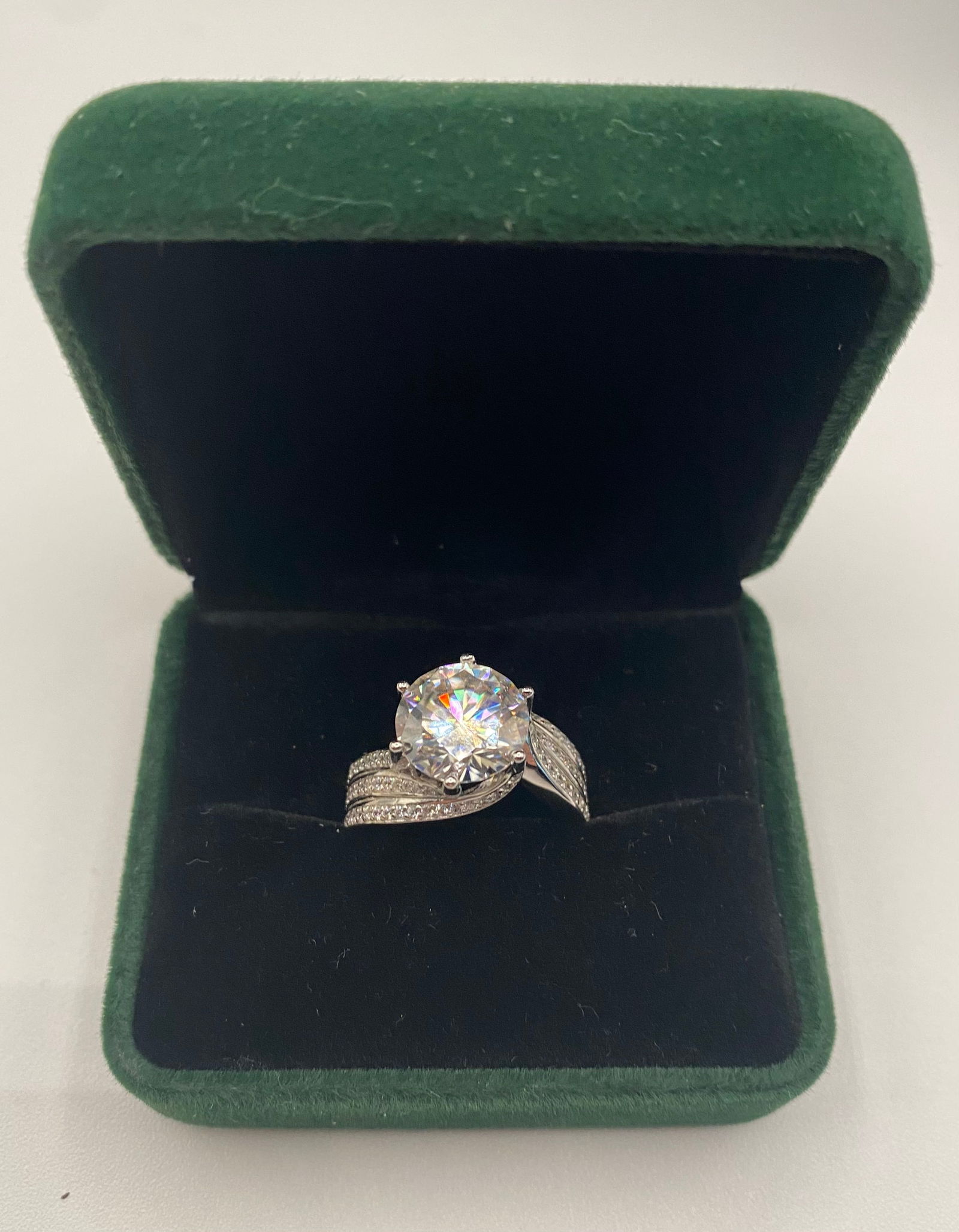 Sparkling VVS1 Ring - 2