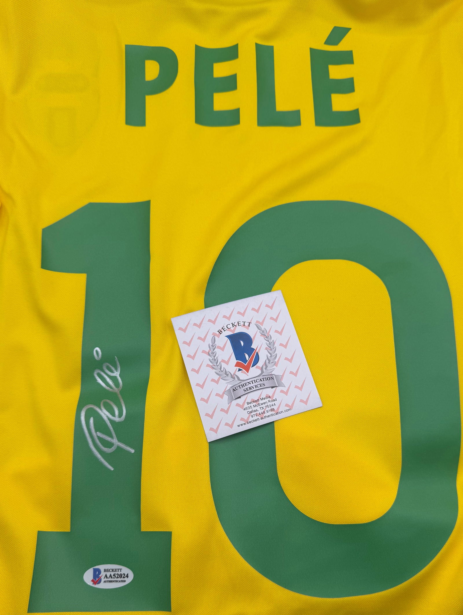 Autographed Pele Brazil Jersey With Beckett COA: Autographed Pele Brazil Jersey With Beckett COA