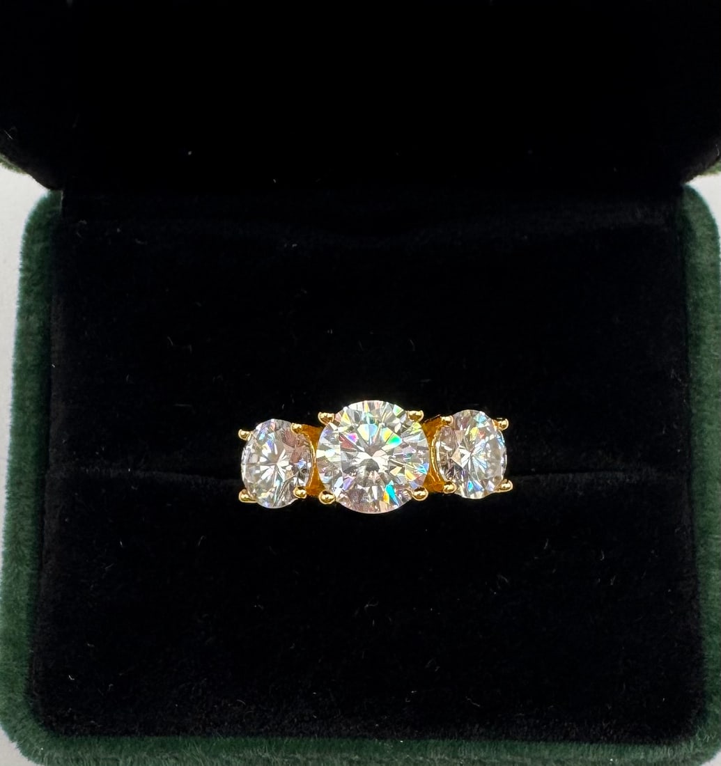 2 Carats VVS Moissanite Ring: 18k White Gold Plated On sterling Silver Moissanite VVS1 Stone Ring Color: D Stone Size: 4 Carats total Ring Size: 8 Certificate: GRA