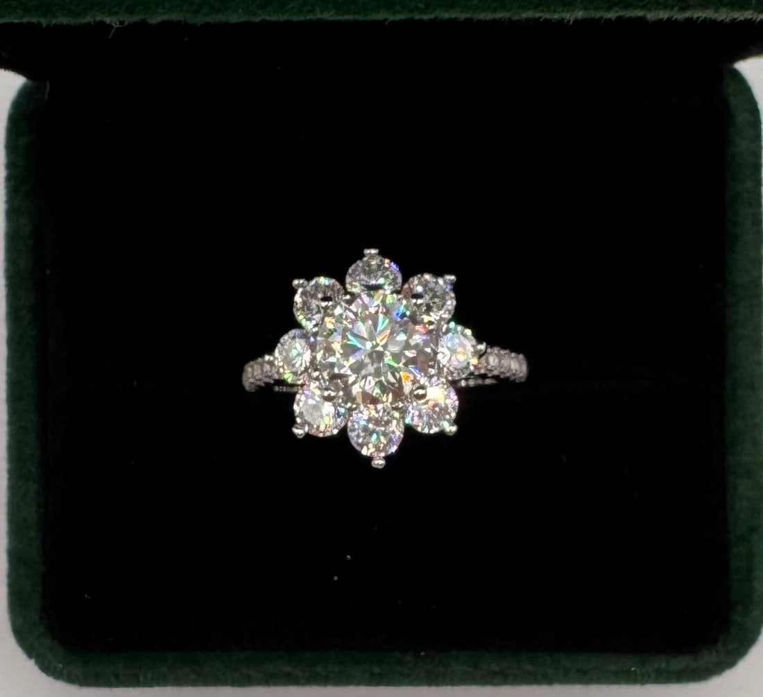 Beautiful VVS Moissanite Ring: 18k White Gold Plated On sterling Silver Moissanite VVS1 Stone Ring Color: D Stone Size: 2 Carats Ring Size: 8 Certificate: GRA