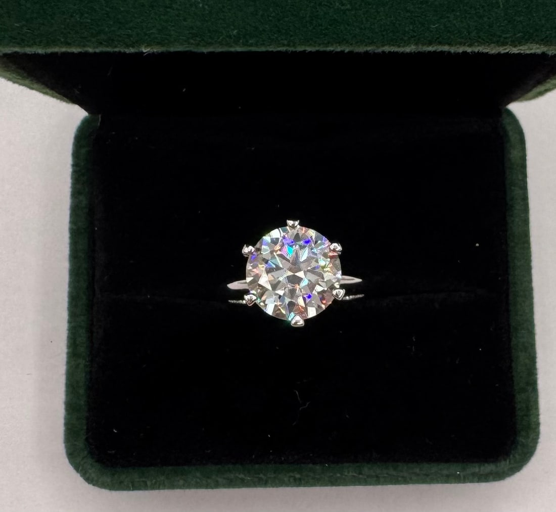 5 Carats VVS Moissanite Ring: 18k White Gold Plated On sterling Silver Moissanite VVS1 Stone Ring Color: D Stone Size: 5 carats Ring Size: 7 1/2