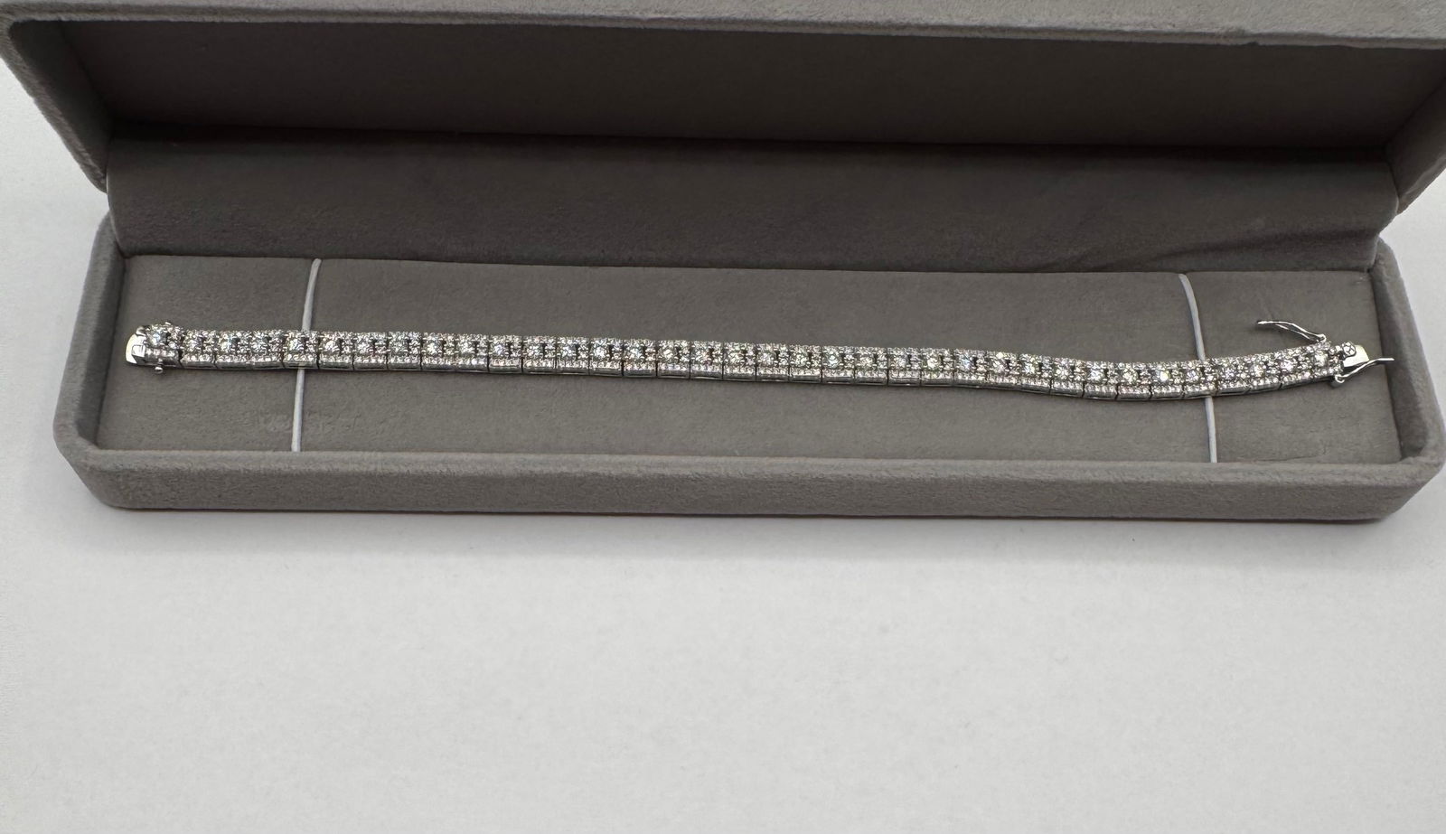 Tennis VVS1 Moissanite Necklace: VVS1 Real Moissanite Braceler sterling silver 18k Plated White Gold Bracelet Size: 3MM Length : 8 inches Color Grade: D With certificate of authenticity