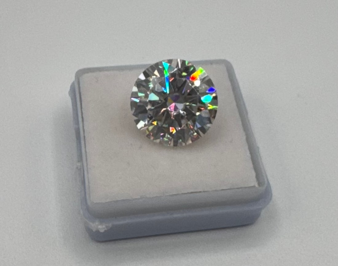 10 Carat VVS1 Moissanite Round Brilliant Cut (1 of 3)