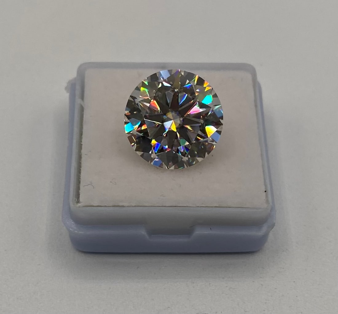 10.00 Carat VVS Round Brilliant Cut Moissanite - GRA Certified - Diamond Tester Tested (1 of 1)